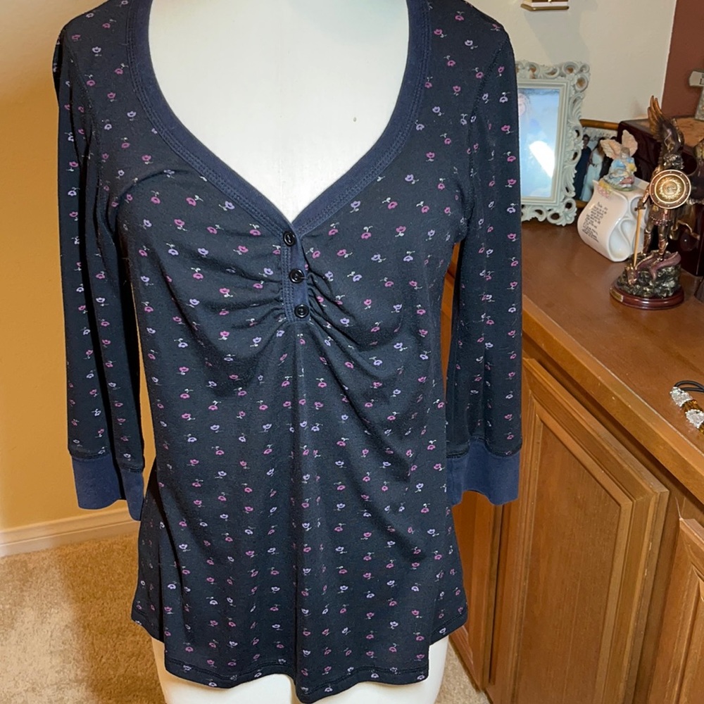Full Tilt Black top with pink flowers XL